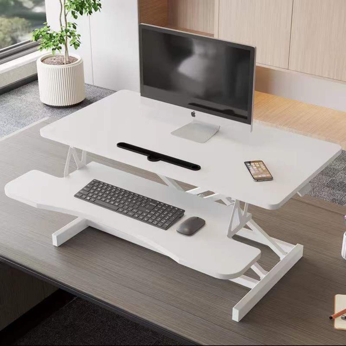 Dual-level desk